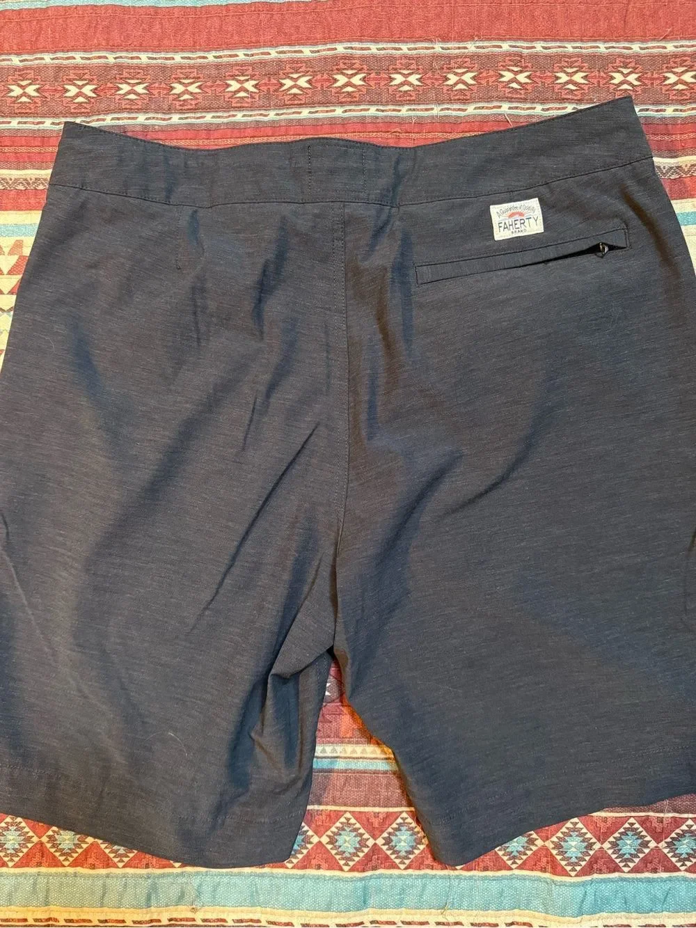 Faherty Men's gray Flat-Front Performance Shorts size 33